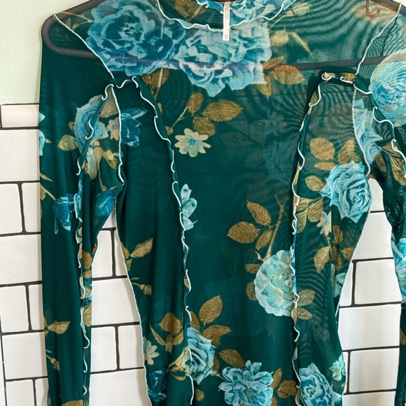 XS Free People long sleeve top. Great condition, only worn once. Beautiful color - Picture 4 of 6